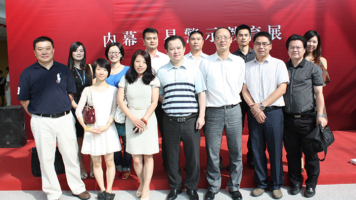 2012员工参加内幕交易警示教育展合影